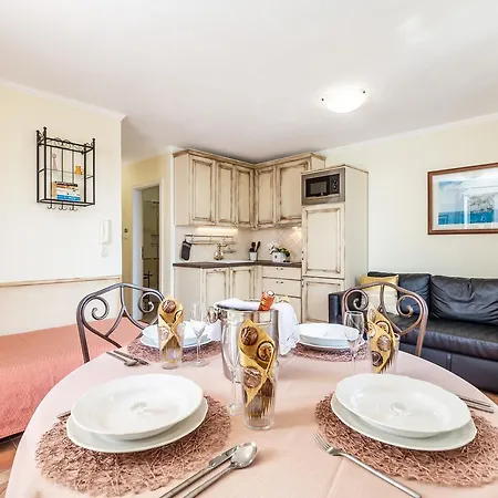 Nora Apartmán *