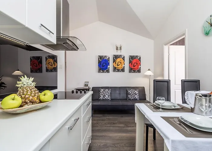 Nora Apartment *